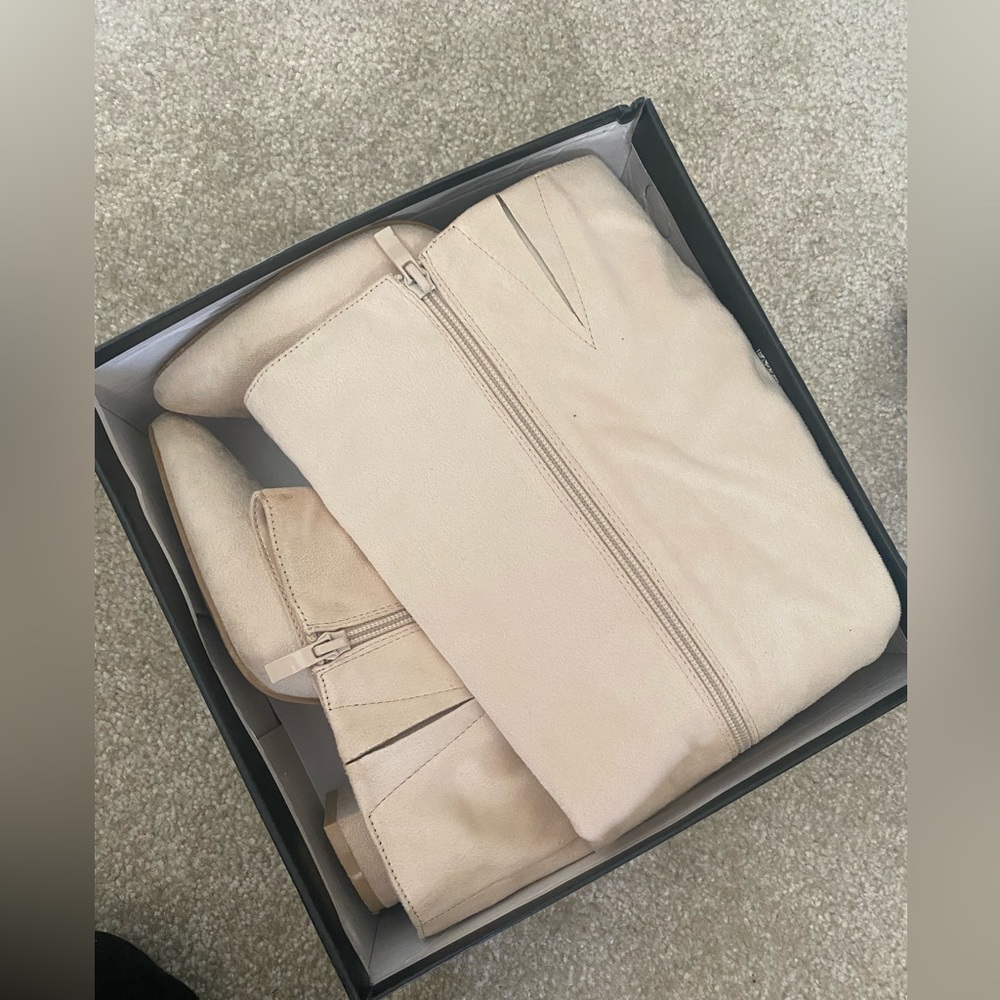 Boots - Picture 2 of 6